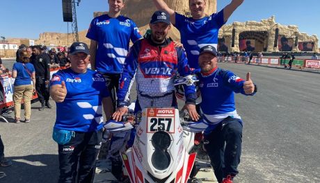 Dojechał do celu! Kamil Wiśniewski na mecie Rajdu Dakar