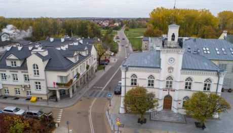 "Element kampanii wyborczej". Ciechanów odpowiada wojewodzie
