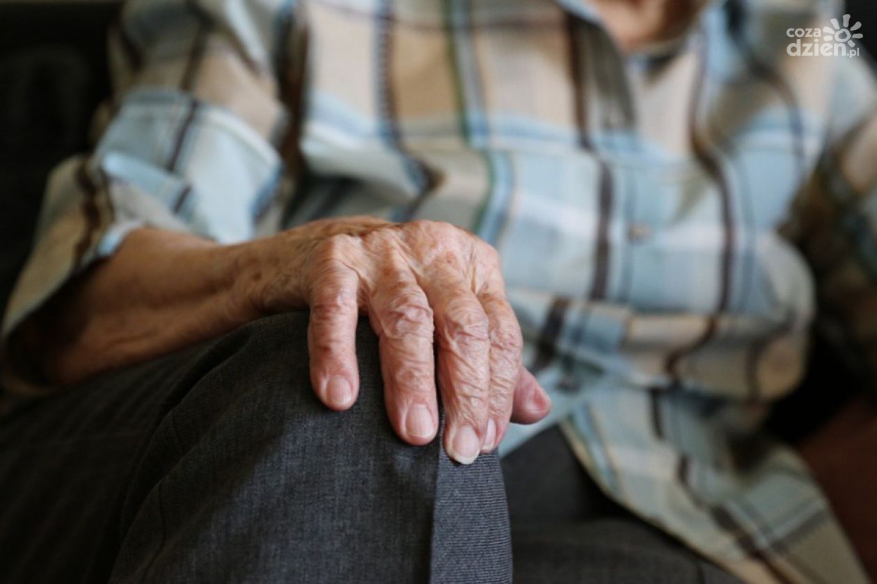 Marszałek do seniorów: Przetrwajcie ten czas w domu