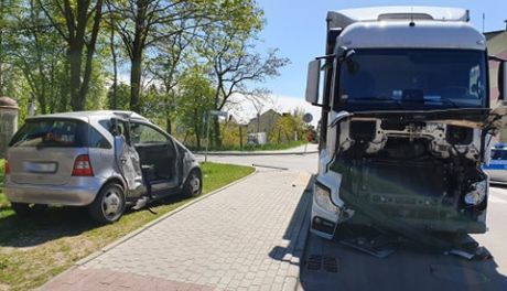 TIR uderzył w samochód osobowy. Ranne dziecko