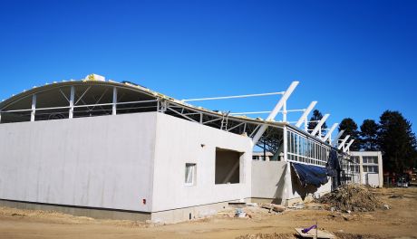 Przasnysz. Rośnie nowa hala sportowa z lodowiskiem (zdjęcia)