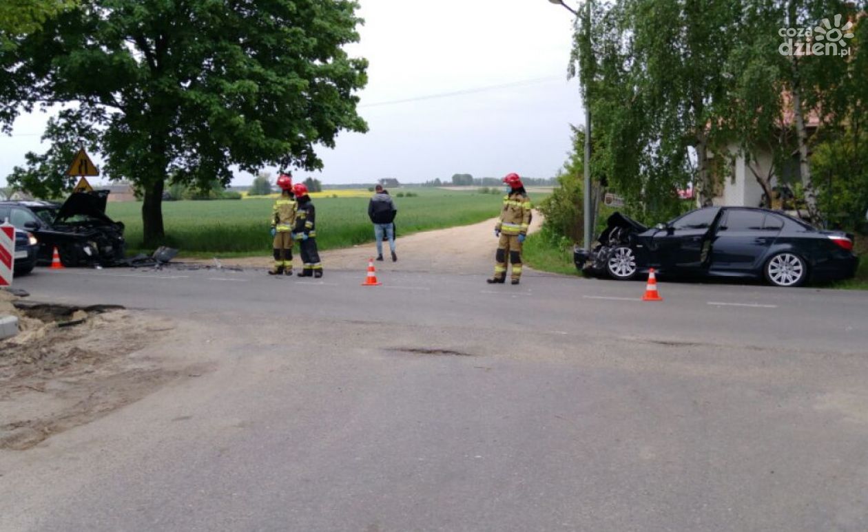 Czołowe zderzenie w Arcelinie, kierowca się zagapił
