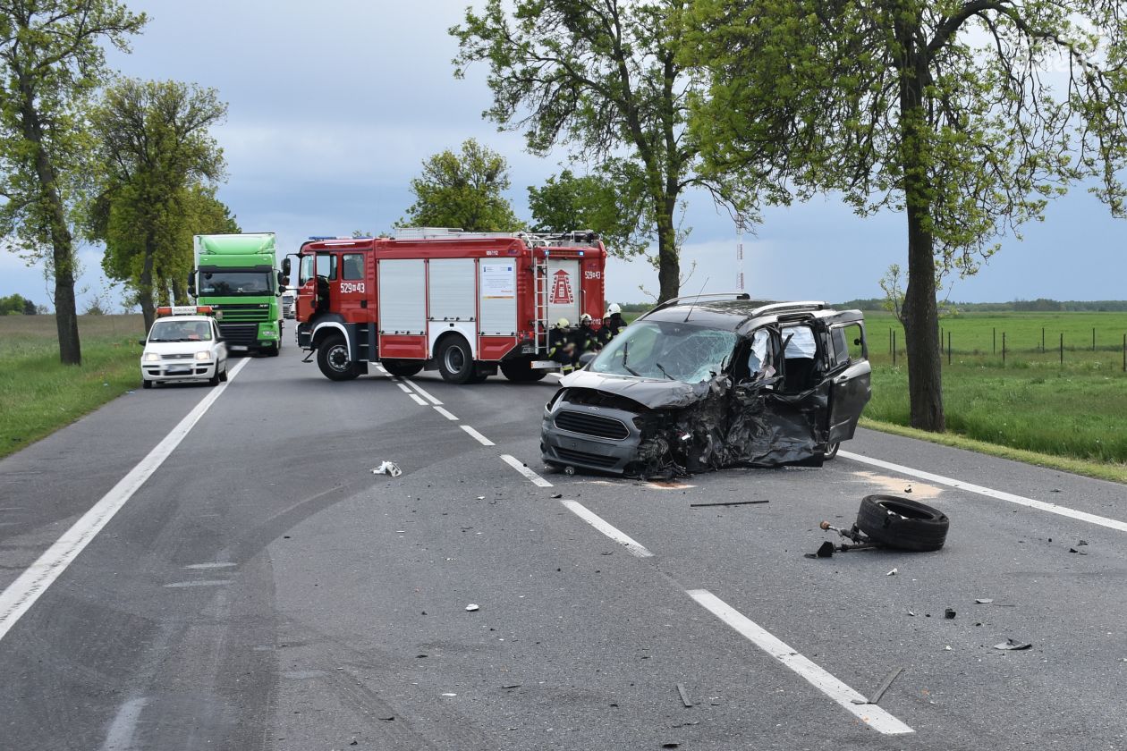 Dalnia. Osobówka zderzyła się z tirem (zdjęcia)
