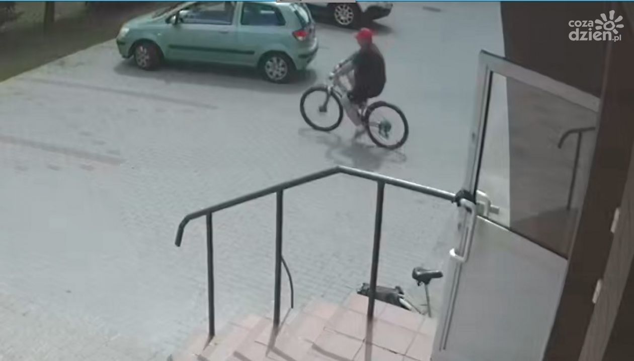 Ciechanów. Złodziej roweru poszukiwany (zdjęcia)
