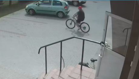 Ciechanów. Złodziej roweru poszukiwany (zdjęcia)