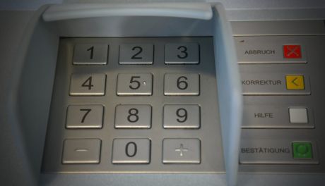 Złodzieje wysadzili i okradli bankomat w Mławie