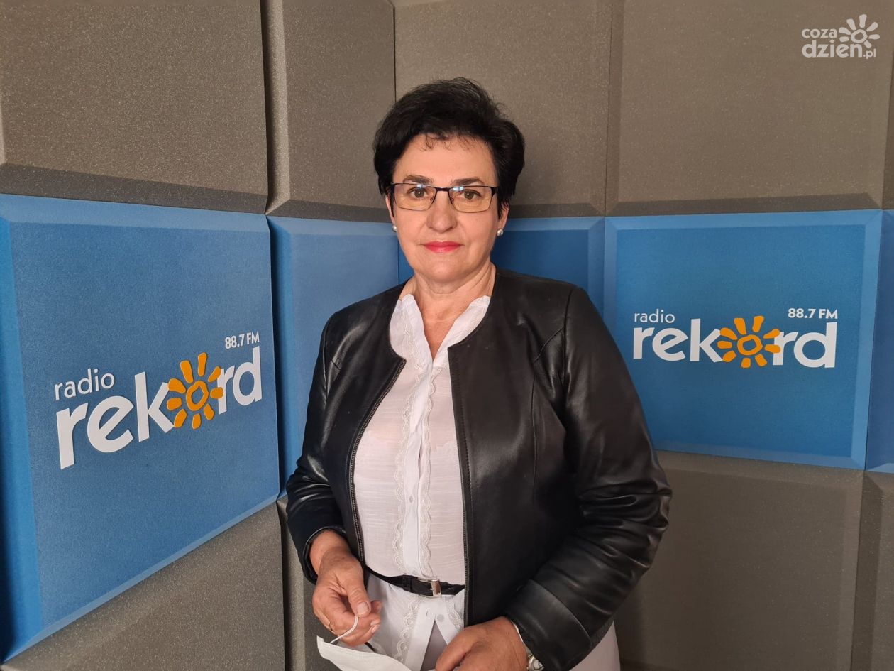 Krawczyk: Wakacje to nie zwolnienie z trzymania dystansu
