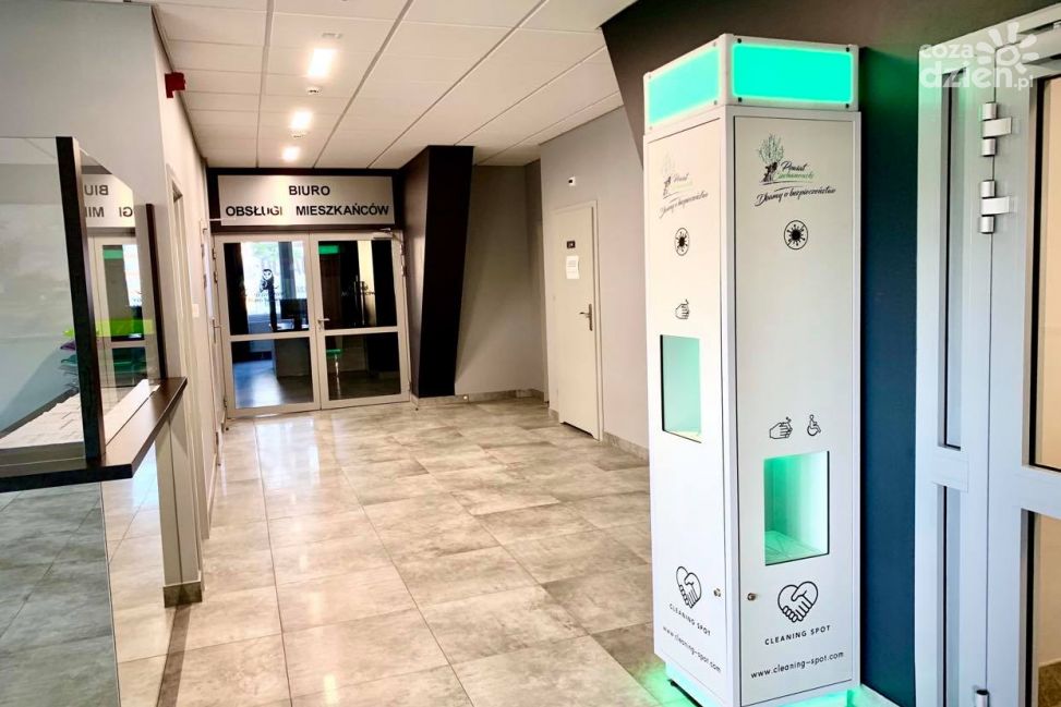 W ciechanowskim starostwie stanął automat do dezynfekcji rąk
