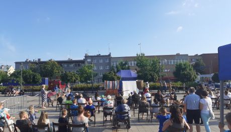 Słońce, aktorzy i dobra zabawa. Teatrzyk uliczny po raz drugi w Ciechanowie