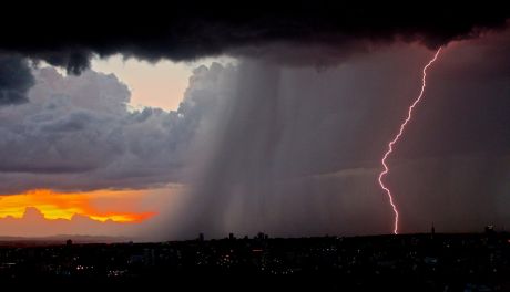 Będą burze i opady gradu. Ostrzeżenie meteo dla Ciechanowa i okolic