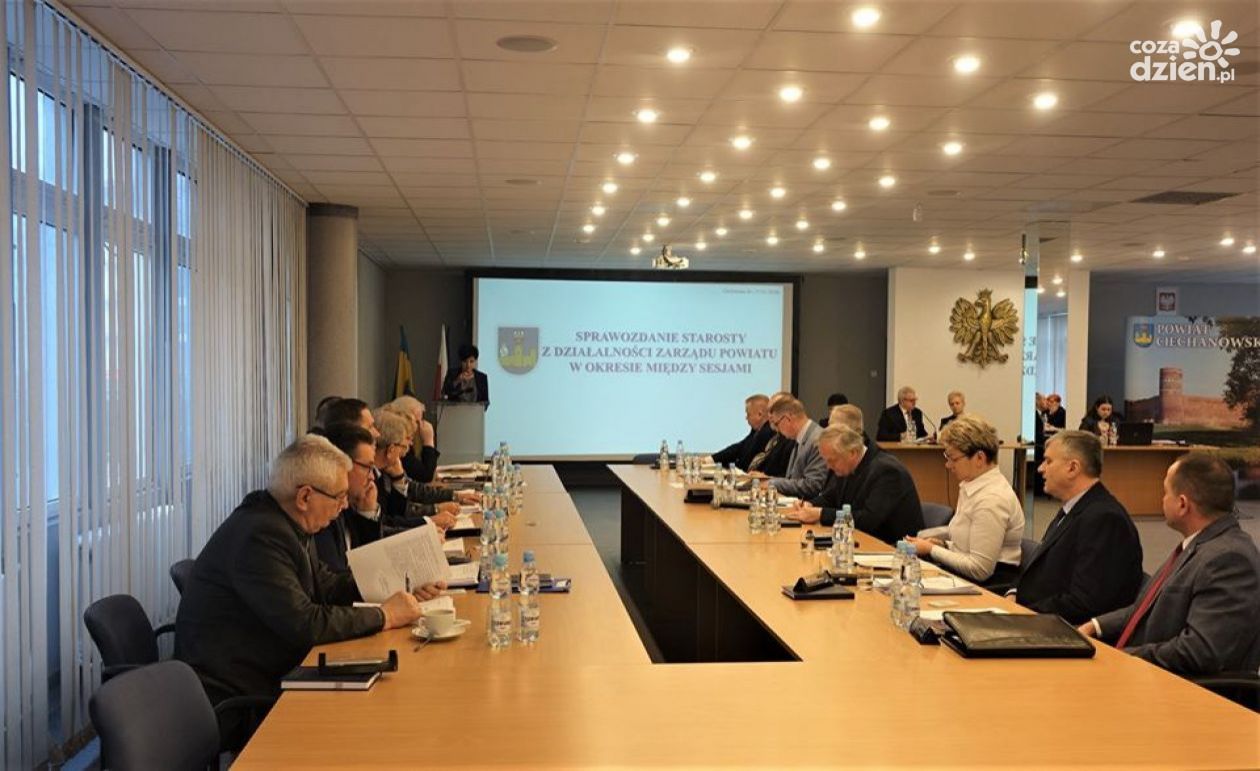 Nadzwyczajna sesja powiatu w piątek