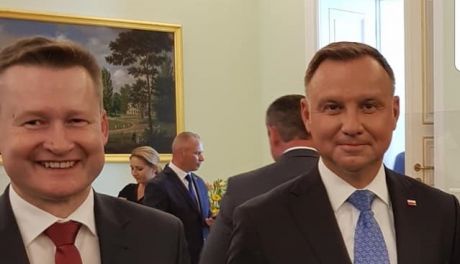 Nowe Miasto z tablicą upamiętniającą 100-lecie Bitwy Warszawskiej