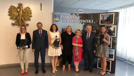 Trzy nauczycielki z powiatowych placówek oświatowych uzyskały awanse na wyższe stopnie zawodowe
