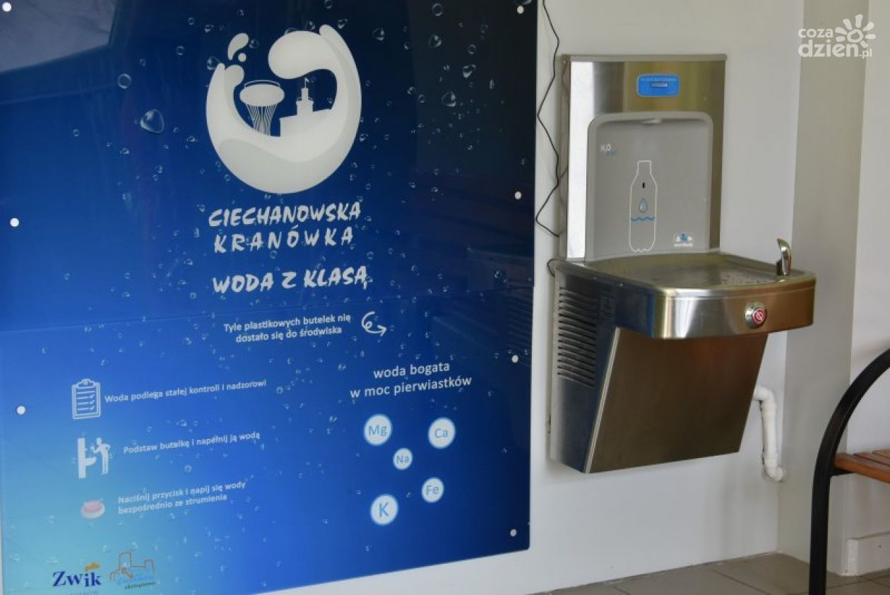 Ciechanowscy uczniowie piją kranówkę