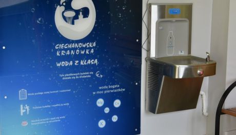 Ciechanowscy uczniowie piją kranówkę