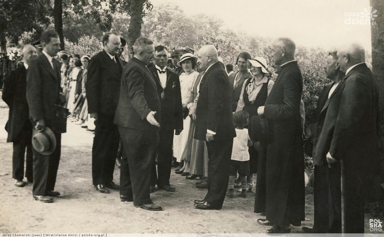 W hołdzie bohaterowi