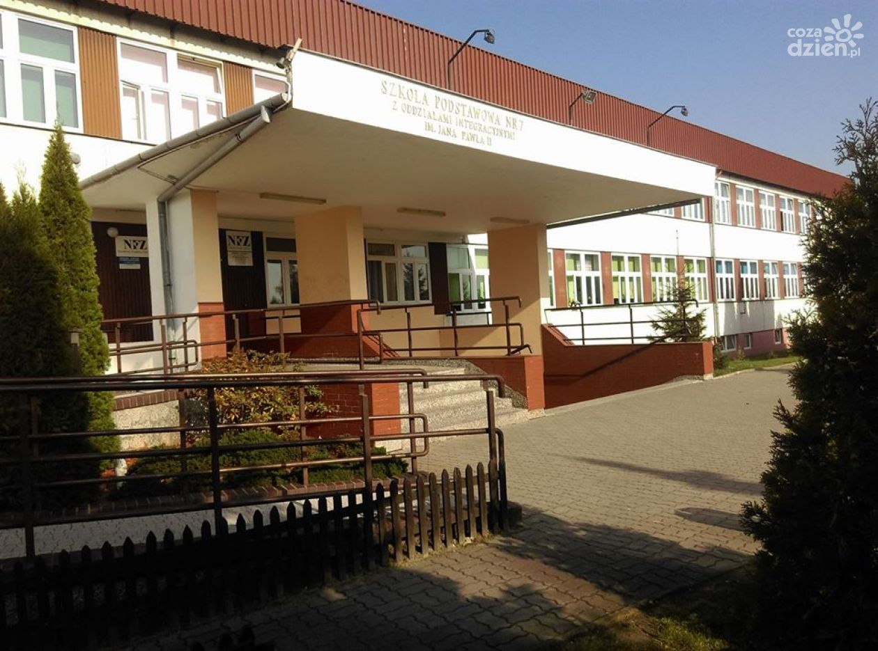 Ksiądz z koronawirusem w SP 7