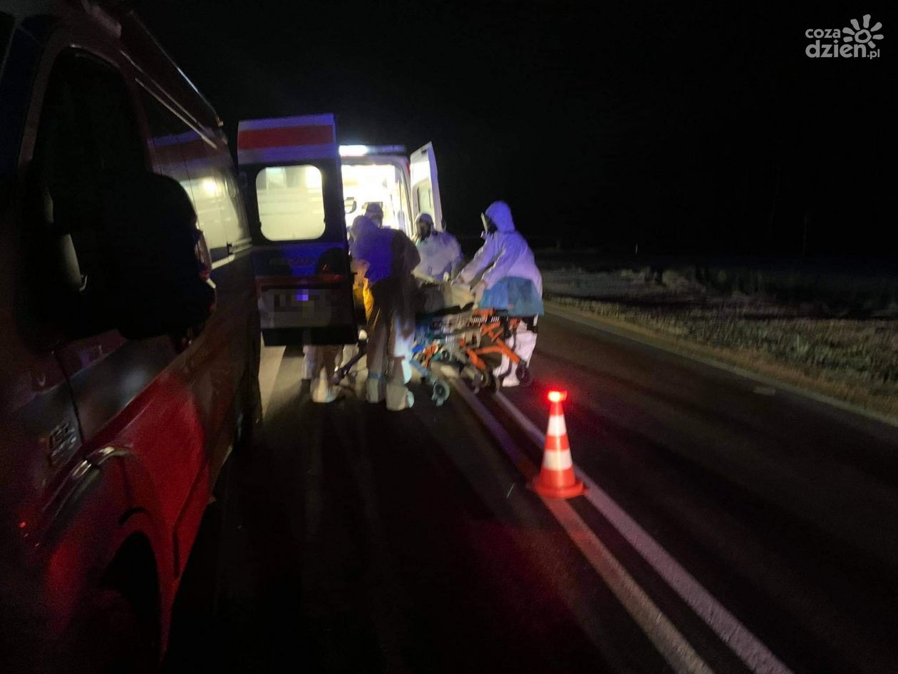 Zderzenie busa z karetką przewożącą chorego na Covid-19