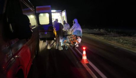 Zderzenie busa z karetką przewożącą osobę pod respiratorem chorą na Covid-19. Do zdarzenia doszło na DK7