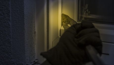 Dwa włamania do mieszkań w odstępie kilku dni. Sprawę bada mławska policja