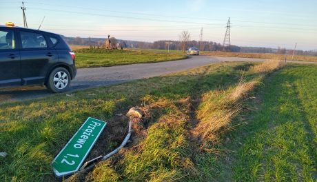 Znak wyrwany wraz z betonową podstawą. Wandale w akcji