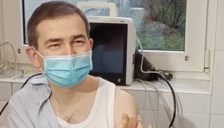 Ciechanów rozpoczął szczepienia przeciwko Covid-19. Dyrektor szpitala pacjentem zero