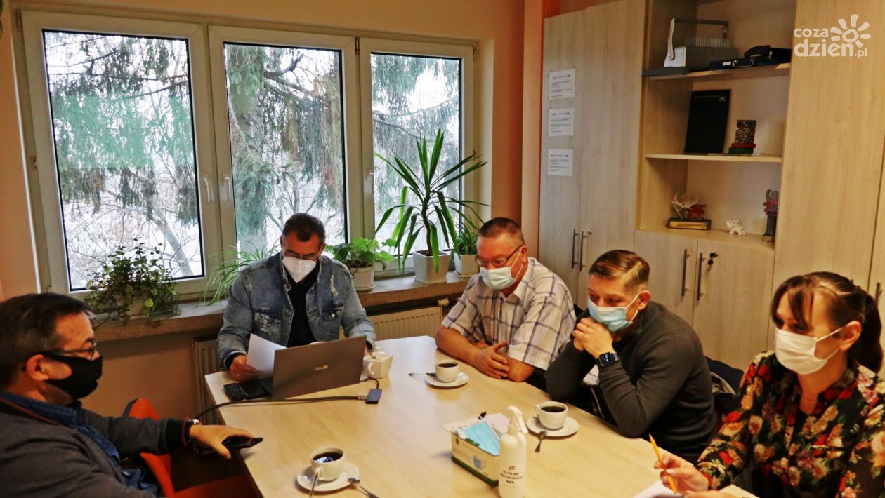 Remont drogi Opinogóra Górna-Długołęka. Ruszyły prace geodezyjne