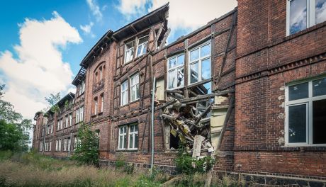 Dlaczego budynek po KL Soldau w Działdowie uległ całkowitej dewastacji? Znamy raport NIK