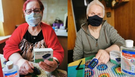 Ciechanów. Miasto przekazało pulsoksymetry dla seniorów