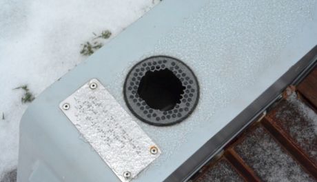 W Pułtusku zniszczyli ławki ładujące telefony