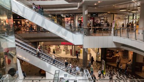 Galerie handlowe i muzea się otworzą. Godziny dla seniorów zniesione