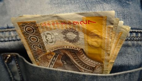 88-latek wpuścił do domu dwie obce kobiety i stracił pieniądze