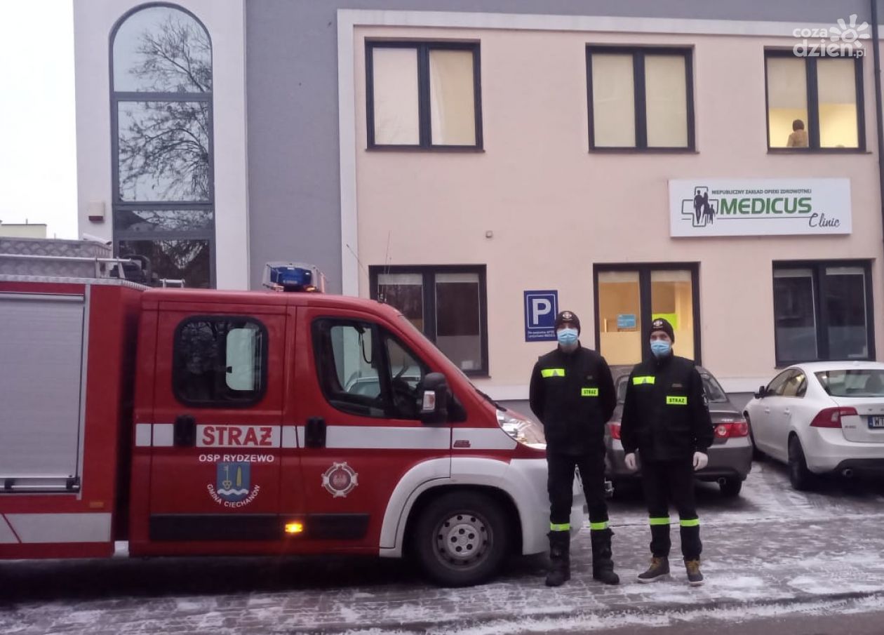 Straż dowozi potrzebujących na szczepienia