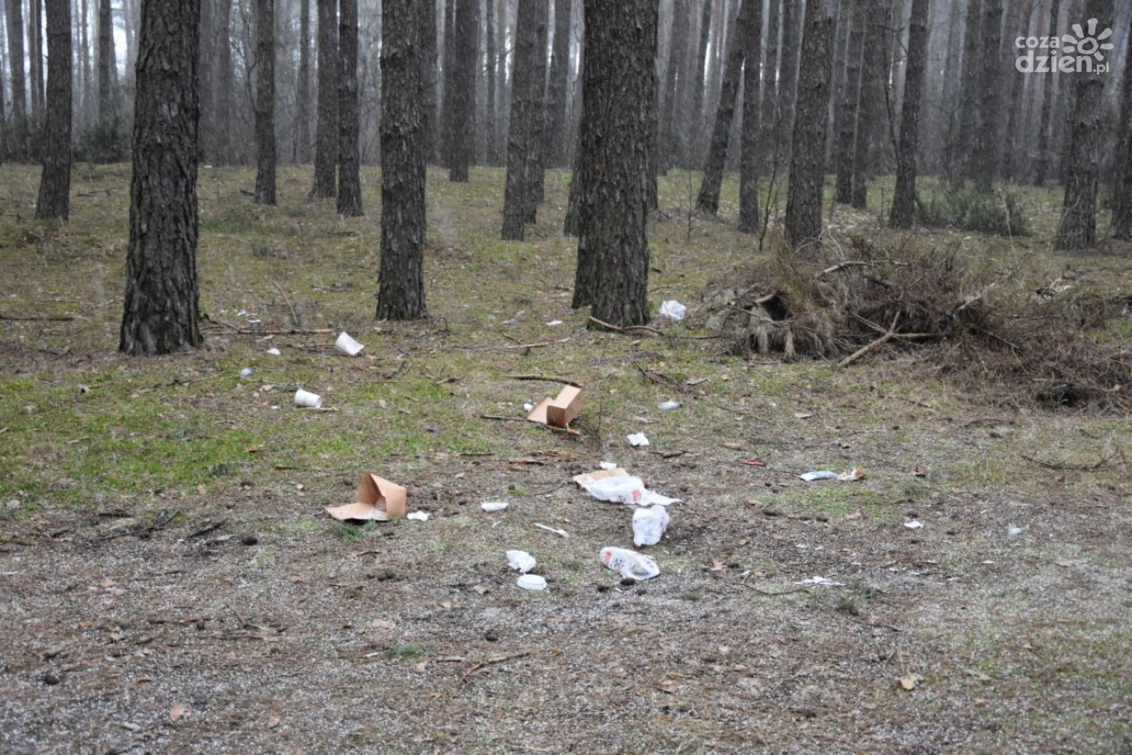 Mieszkańcy śmiecą. Burmistrz apeluje!