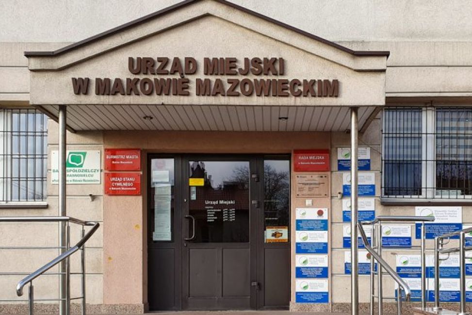 Ratusz w Makowie się zamyka, obsługa interesantów tylko zdalnie