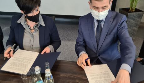 Szkoła rodzenia po raz dziewiąty. Umowa podpisana