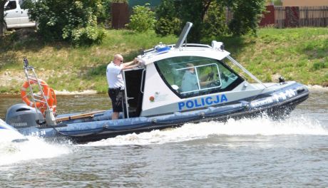 Mogło dojść do tragedii. Z promilami pływał po Narwi