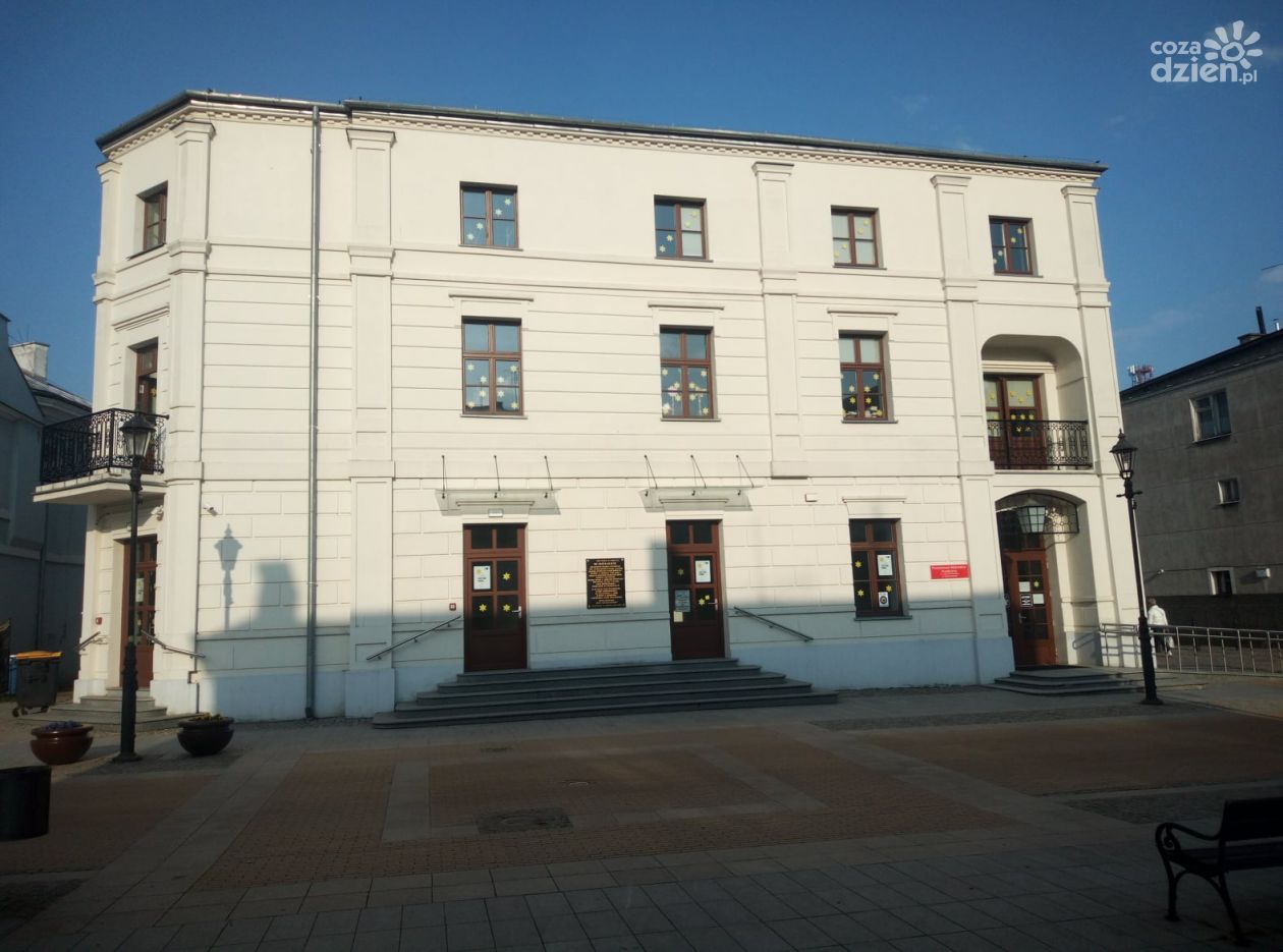 Pojawiły się w oknach. Są symbolem męczeństwa!