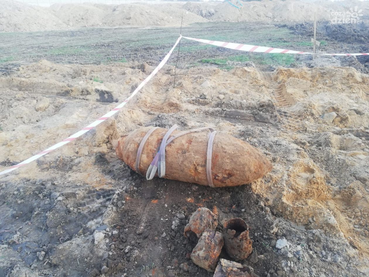 Półtonowa bomba w Dzierzążni