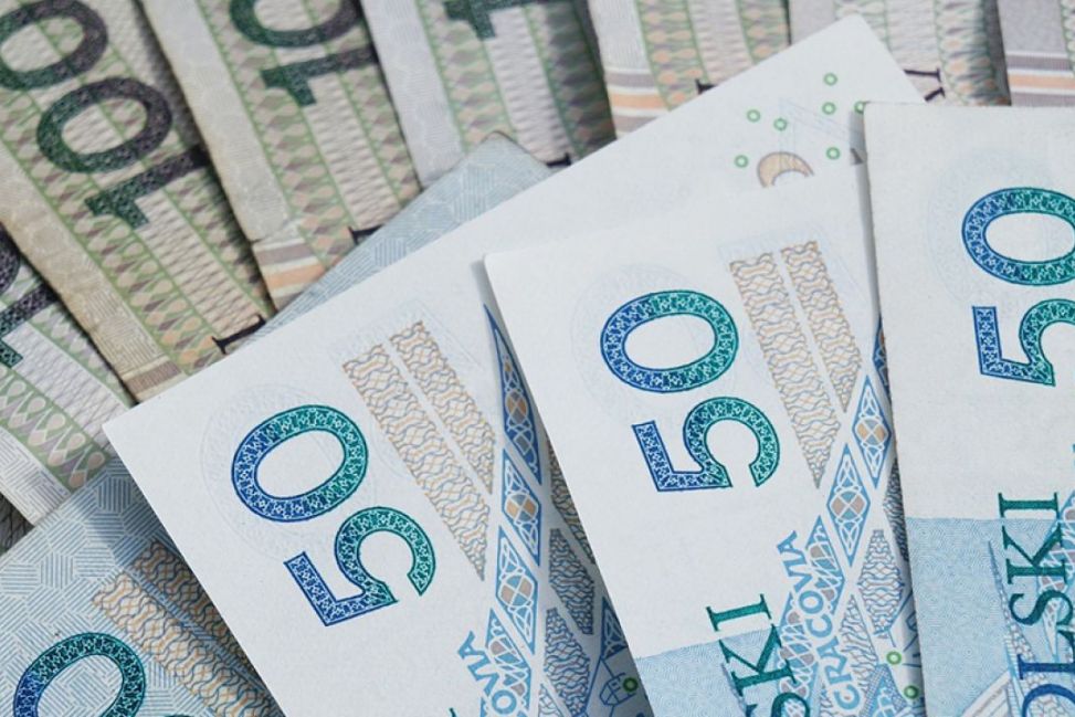 Chciała sprzedać basen dziecięcy. Straciła prawie 11 tys. złotych