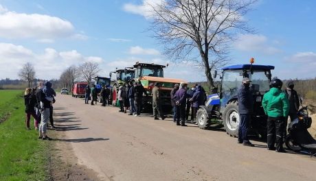 Czy powstanie grzebowisko drobiu w Lipowcu Kościelnym? Mieszkańcy całodobowo blokują teren