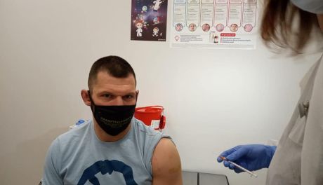 Szymon Kołecki już po szczepieniu przeciw Covid-19