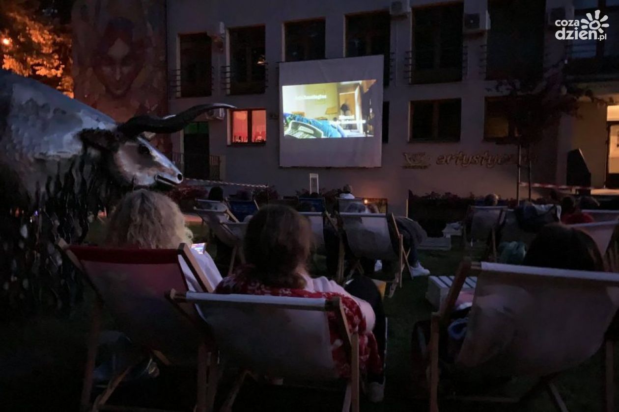 Kino leżakowe przeniesione!