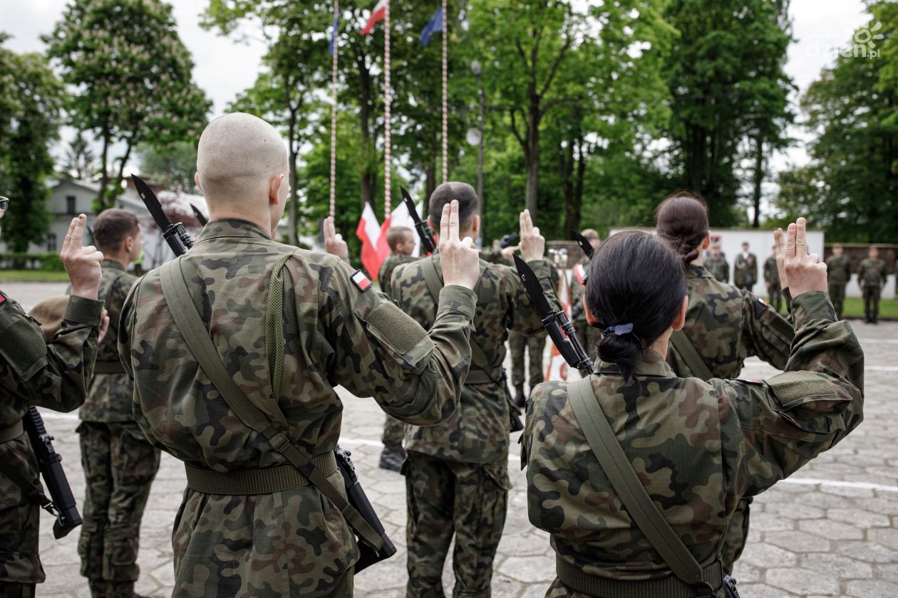 Wśród nich psycholog, ślusarz i szklarz