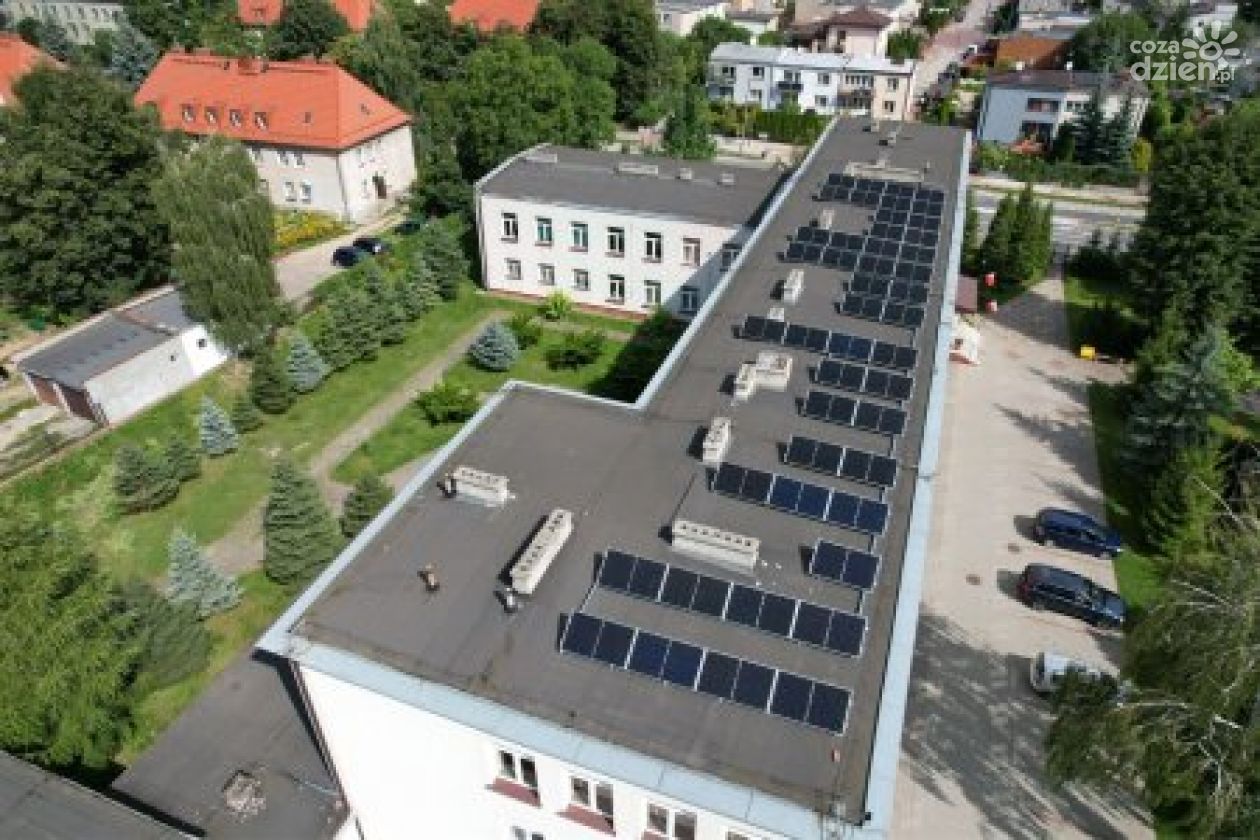 Panele fotowoltaiczne na kolejnych miejskich szkołach w Ciechanowie