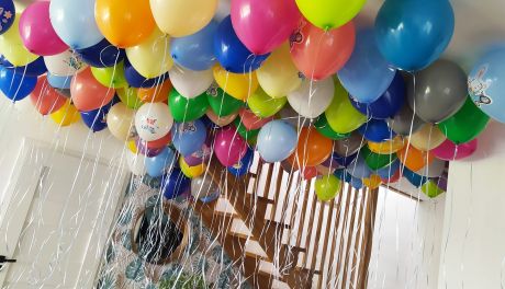 2 dziewczyny, 1 balon i do tego spółka