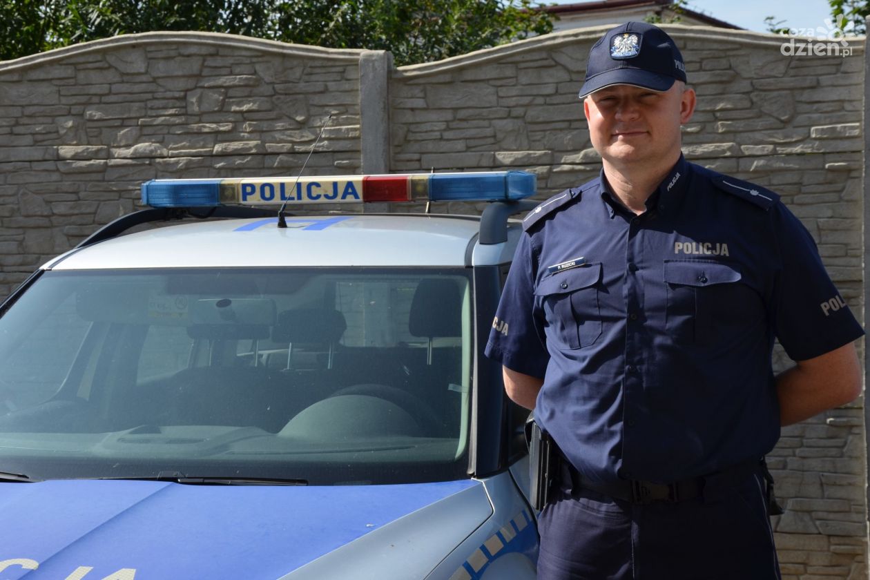Dzielnicowy z Wieczfni Kościelnej uratował życie 63-latka 