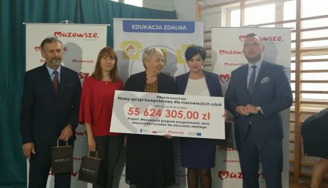 Komputery i internet dla 18 szkół z ciechanowskiego