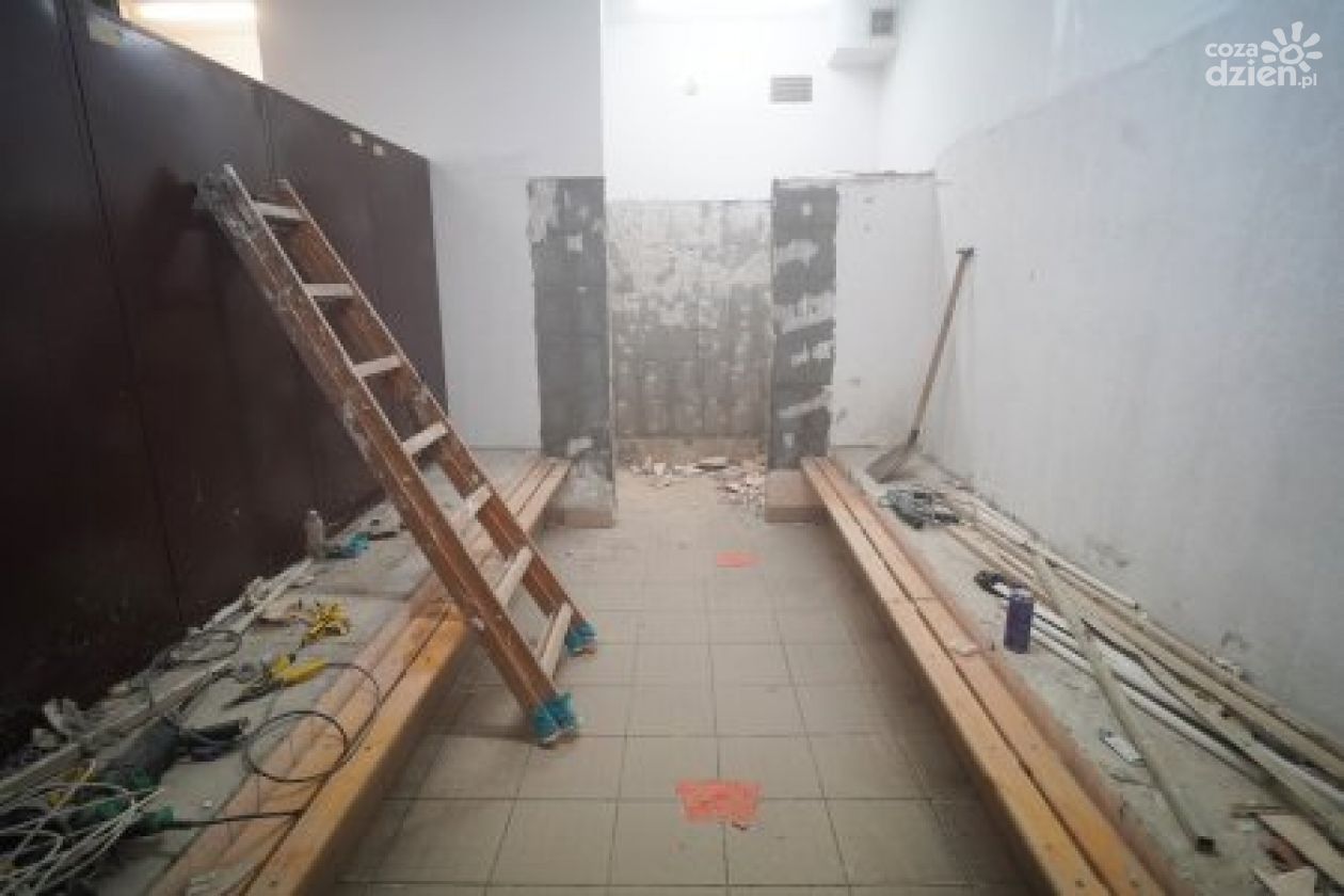 Ruszył remont szatni na ciechanowskiej krytej pływalni