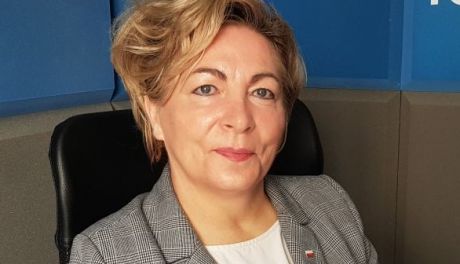 Poseł Anna Cicholska tryska radością. Ma powody?